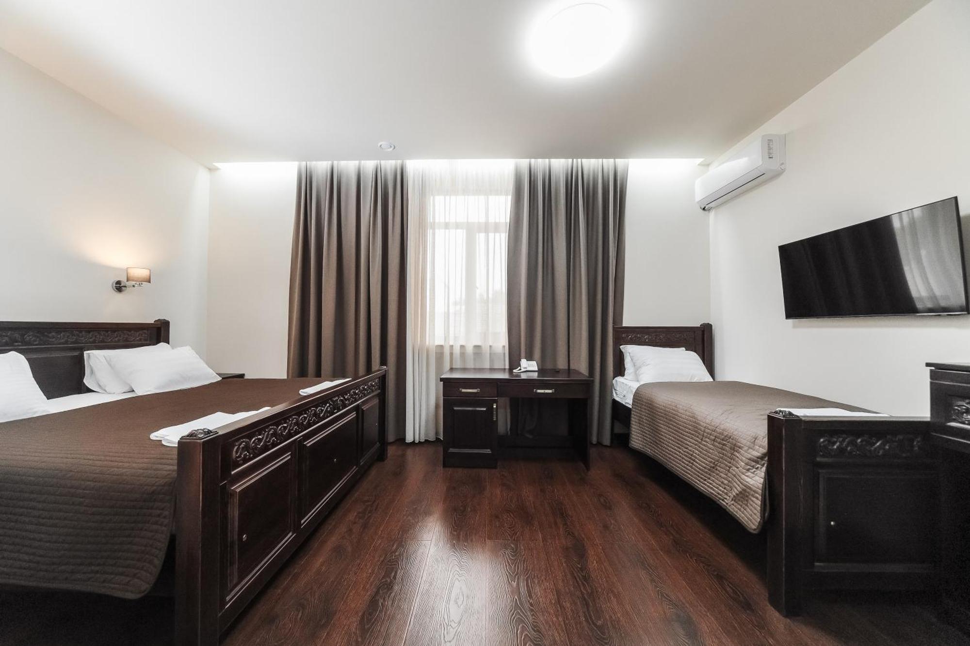 Dvin Hotel Παβλοντάρ Εξωτερικό φωτογραφία