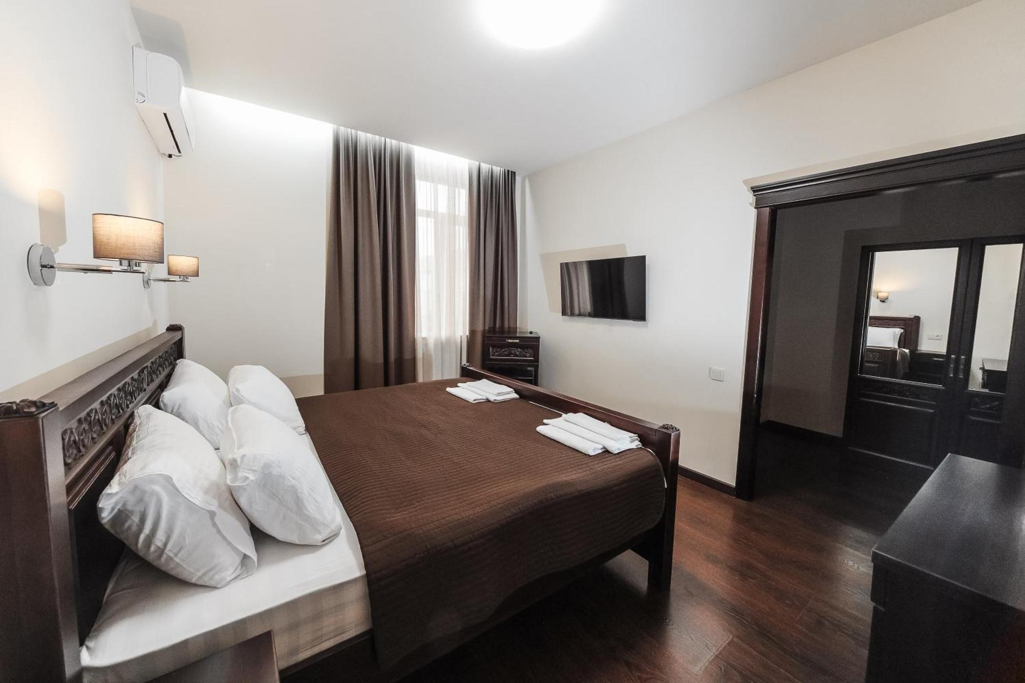 Dvin Hotel Παβλοντάρ Εξωτερικό φωτογραφία