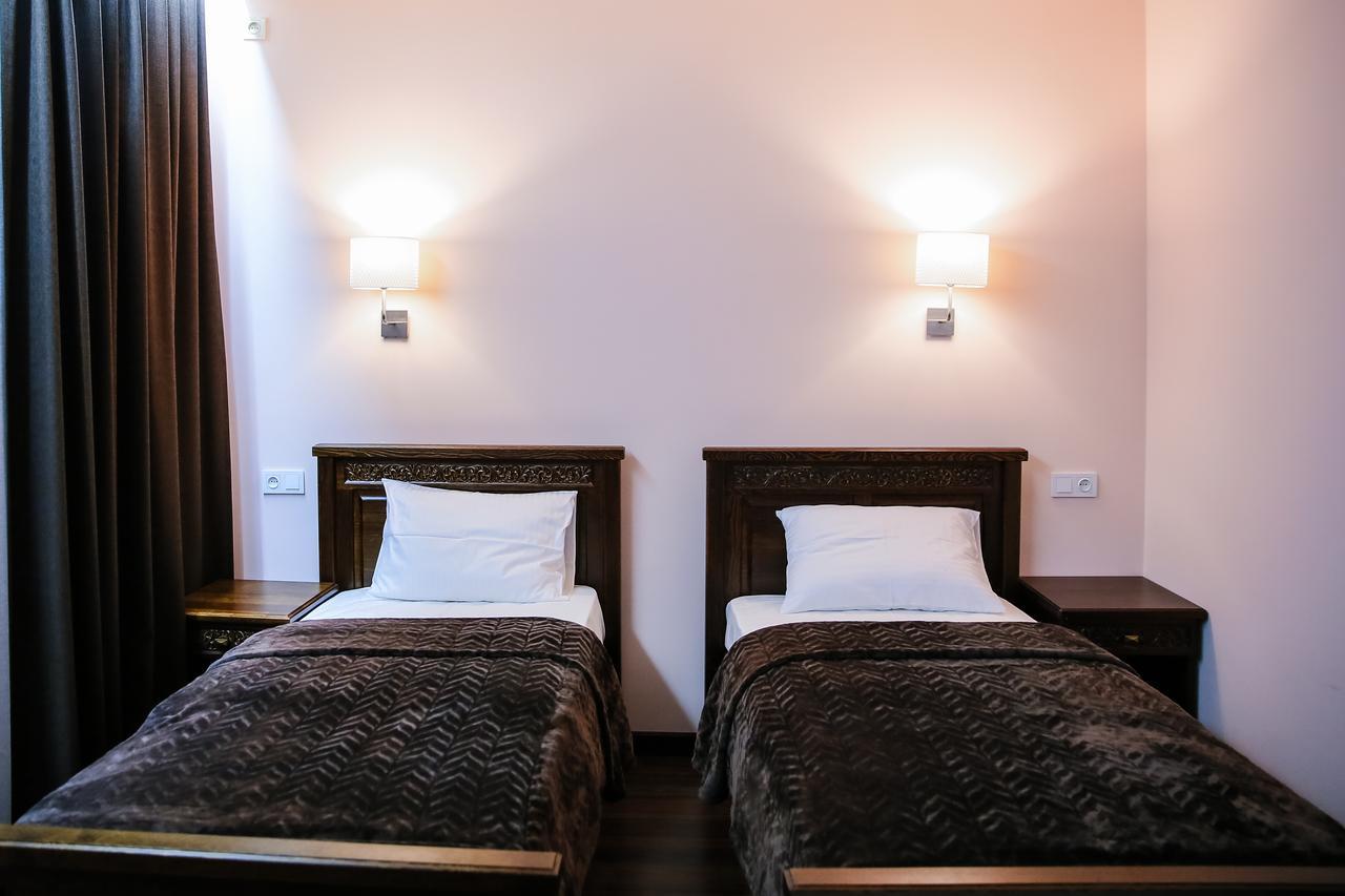 Dvin Hotel Παβλοντάρ Εξωτερικό φωτογραφία