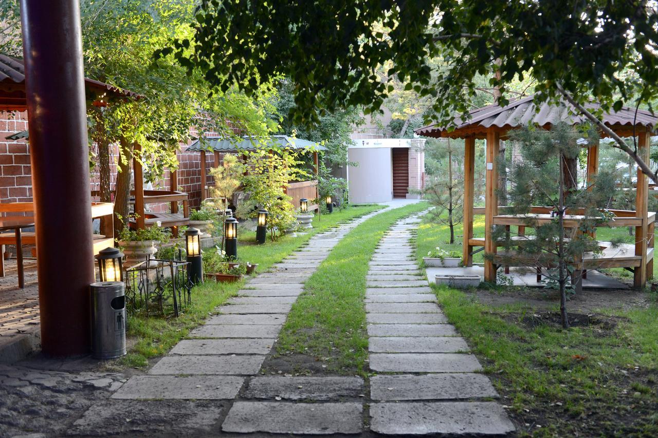 Dvin Hotel Παβλοντάρ Εξωτερικό φωτογραφία