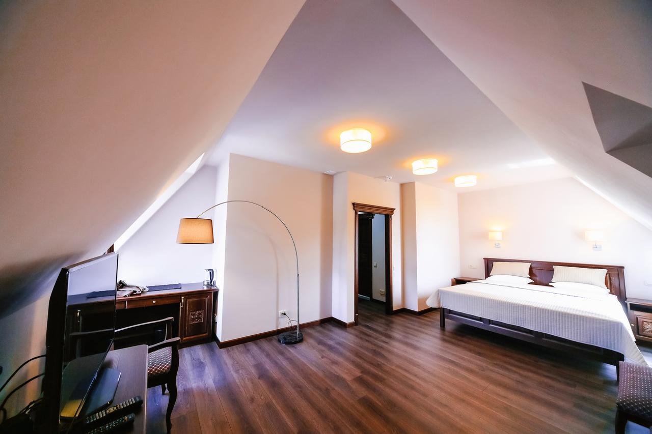 Dvin Hotel Παβλοντάρ Εξωτερικό φωτογραφία